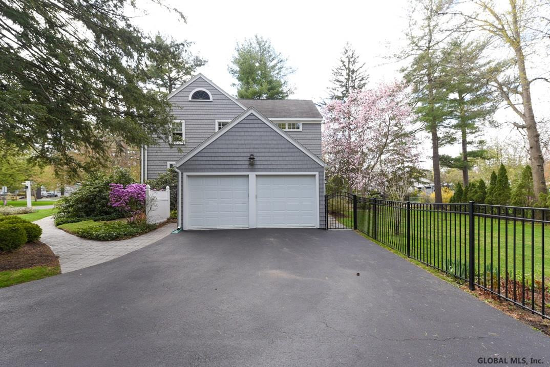 35 Forest Road Bethlehem, NY 12054 - Photo 4 of 32 Photo 4