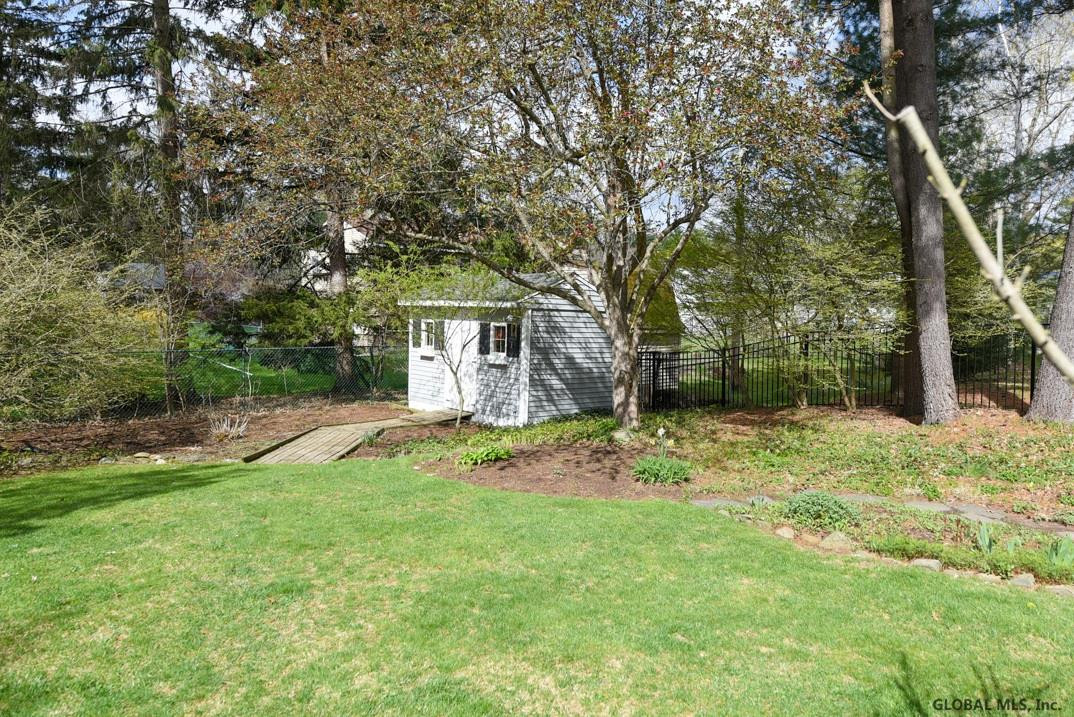35 Forest Road Bethlehem, NY 12054 - Photo 5 of 32 Photo 5