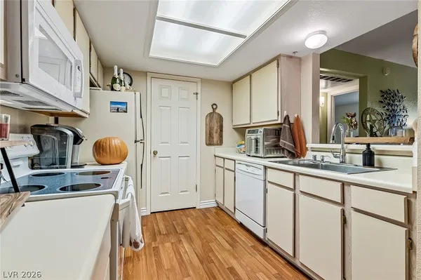 $153,000 | 3550 Bay Sands Drive, Unit 2048, Laughlin, NV 89029