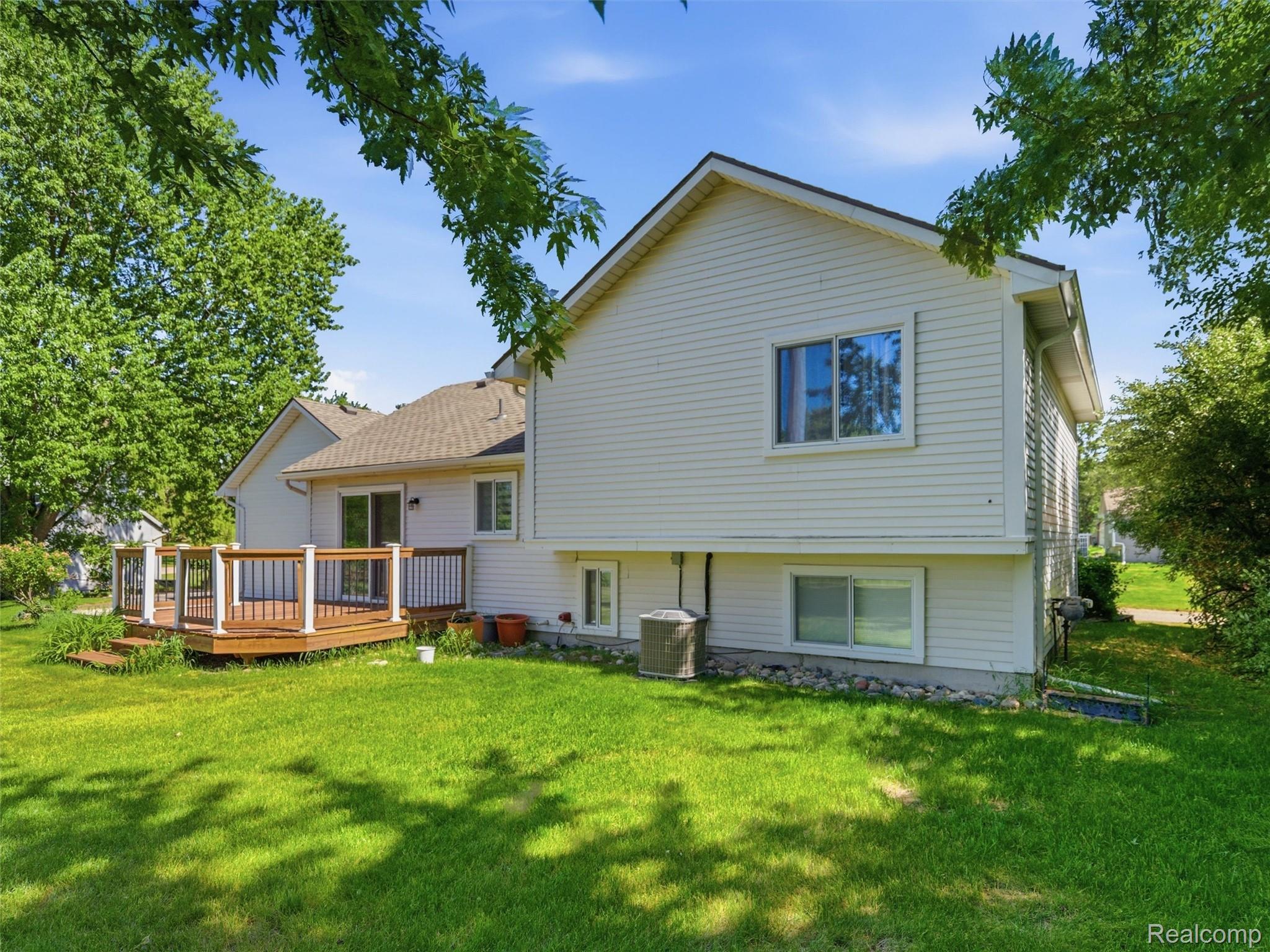 1087 Eagle Nest Drive Rochester, MI 48306 - Photo 32 of 39 43-DSC07383.jpg