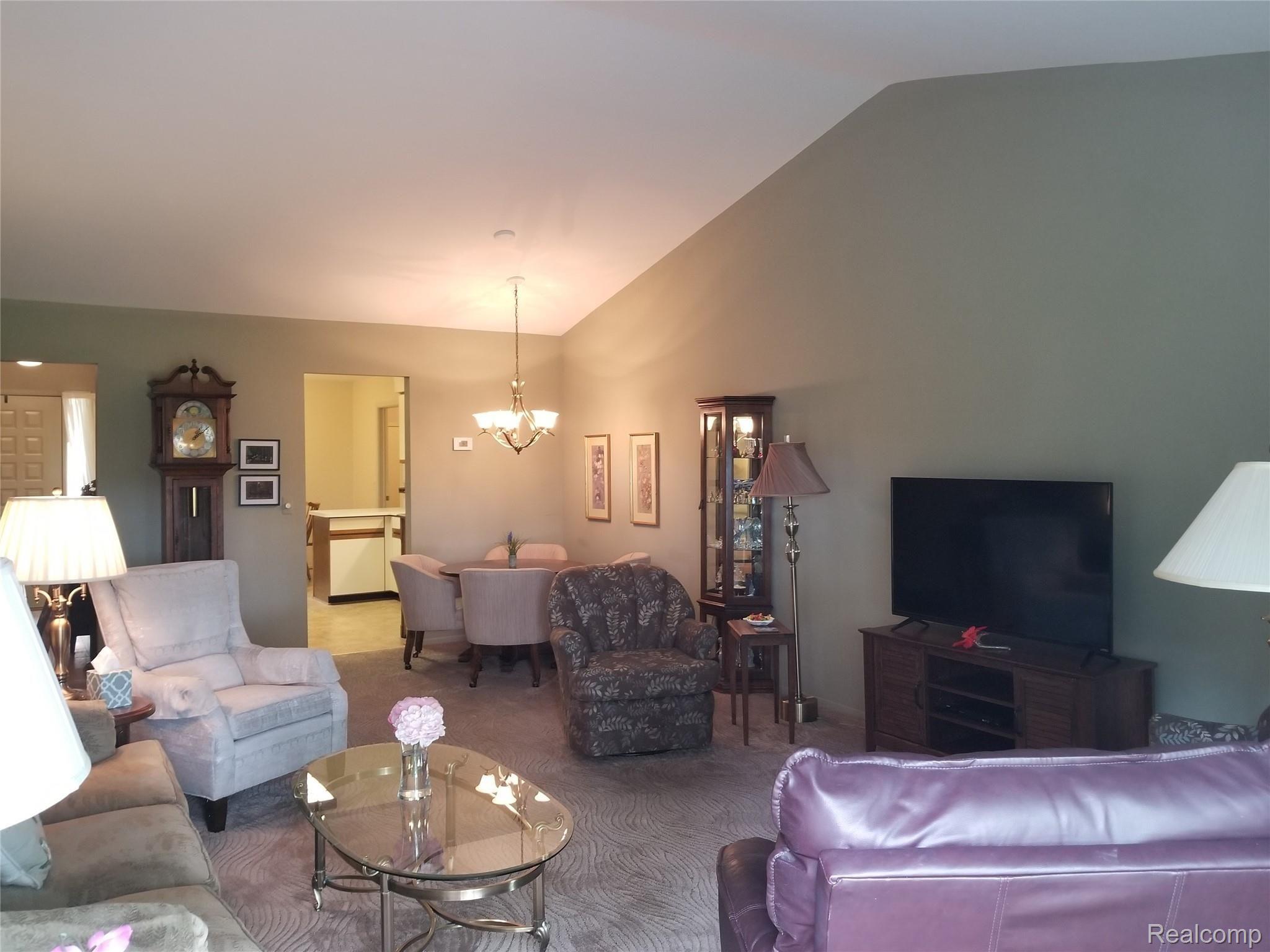 558 Tennyson, Unit 73 Rochester, MI 48307 - Photo 8 of 19 GR4.jpg