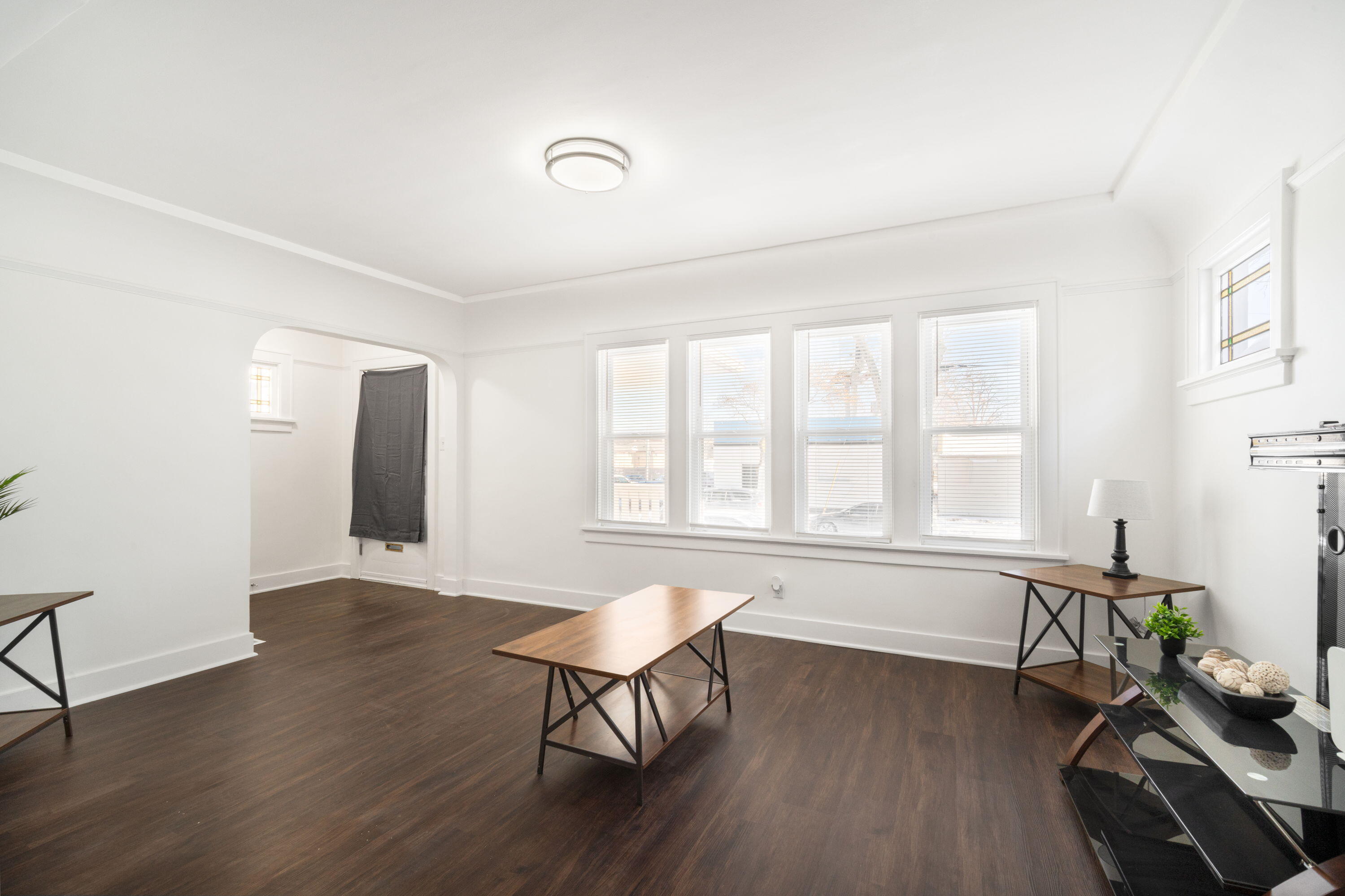 4631 North 37th Street Milwaukee, WI 53209 - Photo 3 of 16 Living Room
