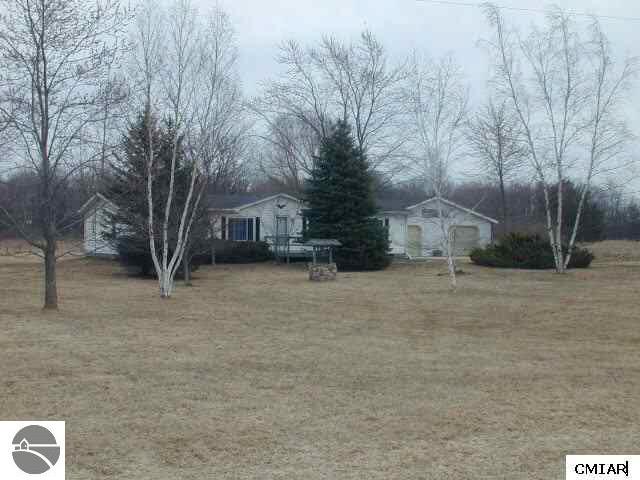 2779 South Lewis Road St. Louis, MI 48880 - Photo 1 of 9 1770041.JPG