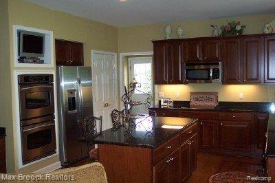 5525 Armadale Court Rochester, MI 48306 - Photo 5 of 16 Armadale Kitchen 2