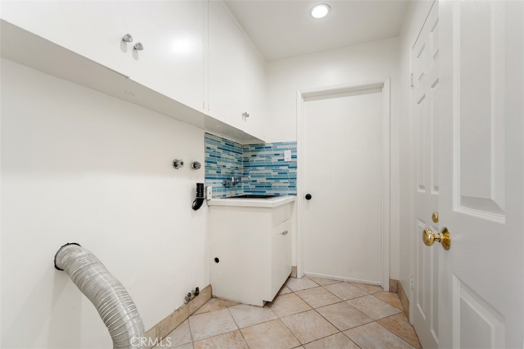 593 South Kensington Road Orange, CA 92869 - Photo 37 of 48 Inside laundry