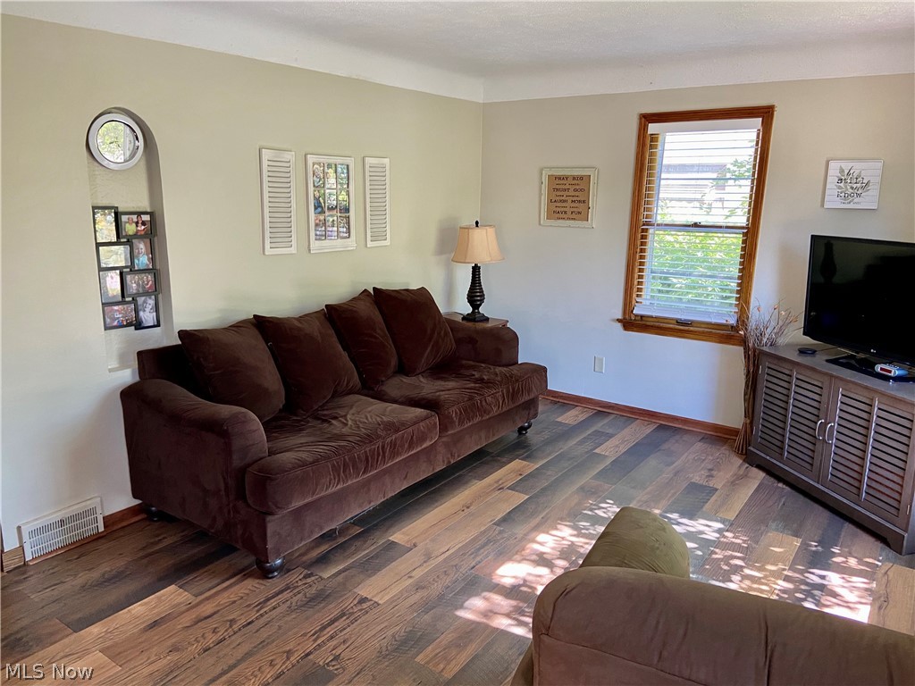 7559 York Road Cleveland, OH 44130 - Photo 3 of 29