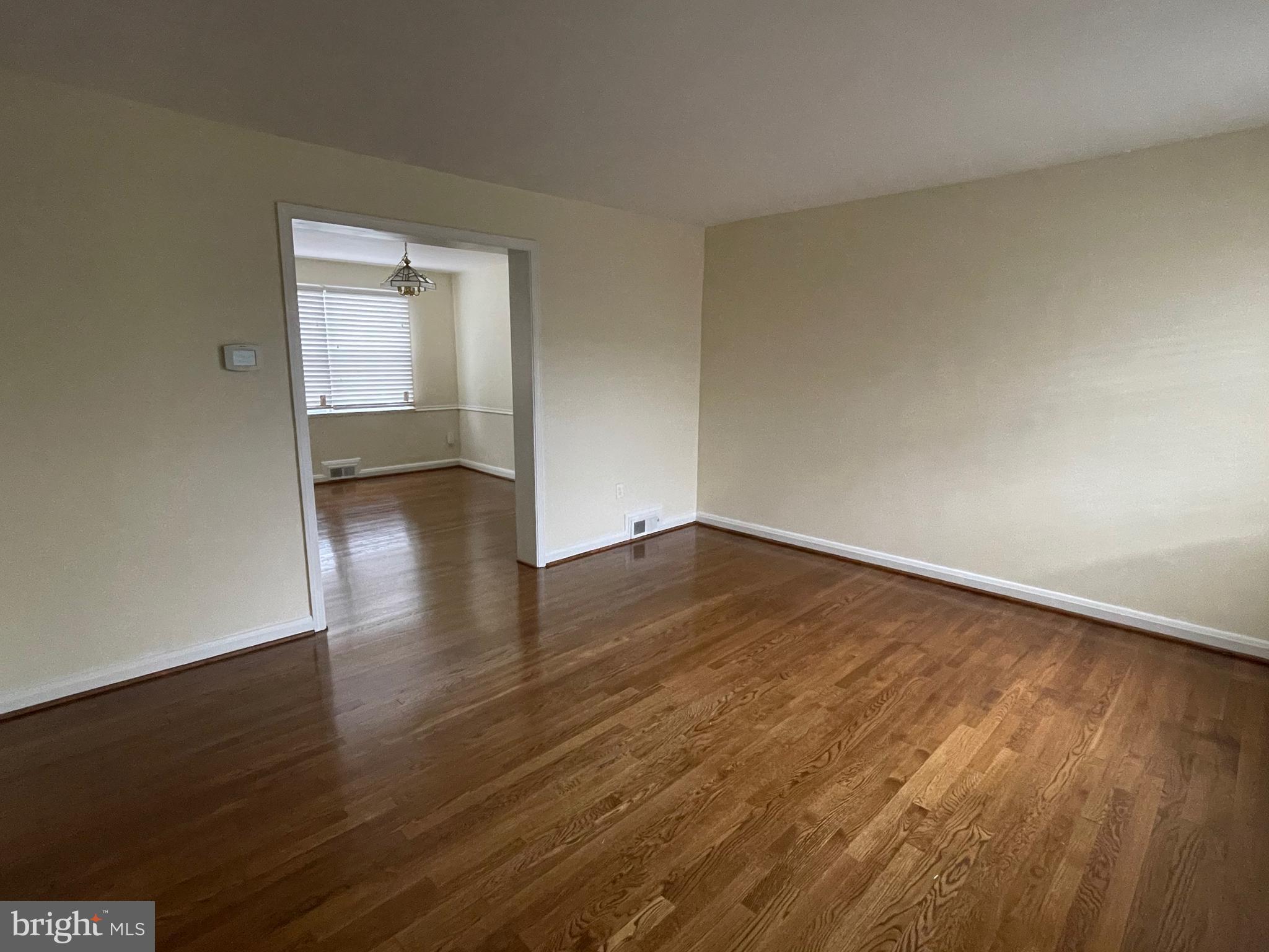 1620 Gleneagle Road Baltimore, MD 21239 - Photo 3 of 20 Living room