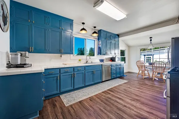 $1,899,000 | 1220 Gravenstein Highway North, Sebastopol, CA 95472