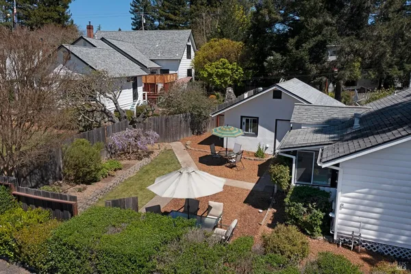 $1,899,000 | 1220 Gravenstein Highway North, Sebastopol, CA 95472