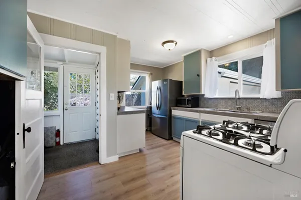 $1,899,000 | 1220 Gravenstein Highway North, Sebastopol, CA 95472