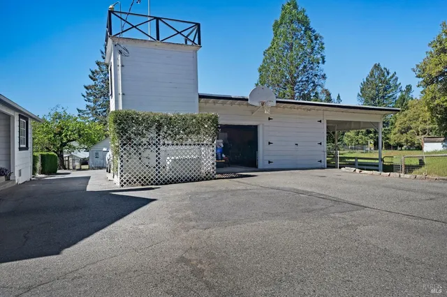 $1,999,000 | 1220 Gravenstein Highway North, Sebastopol, CA 95472