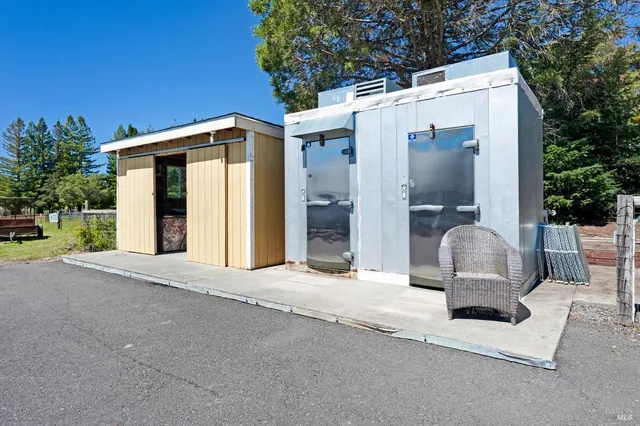 $1,999,000 | 1220 Gravenstein Highway North, Sebastopol, CA 95472