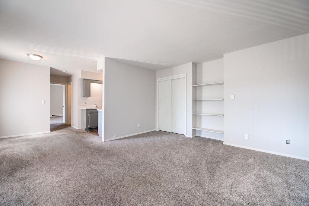 305 Maple Avenue, Unit 8 Waukesha, WI 53186 - Photo 2 of 14 Living room
