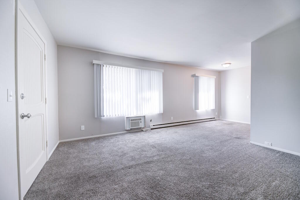 305 Maple Avenue, Unit 8 Waukesha, WI 53186 - Photo 3 of 14 Living room