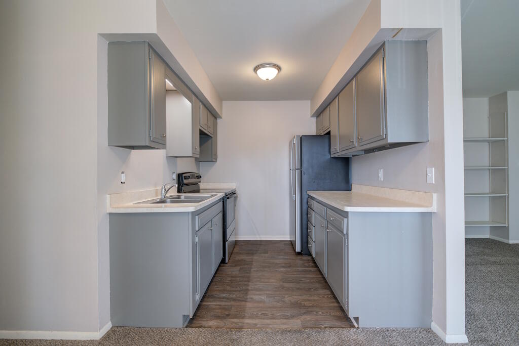 305 Maple Avenue, Unit 8 Waukesha, WI 53186 - Photo 5 of 14 Kitchen