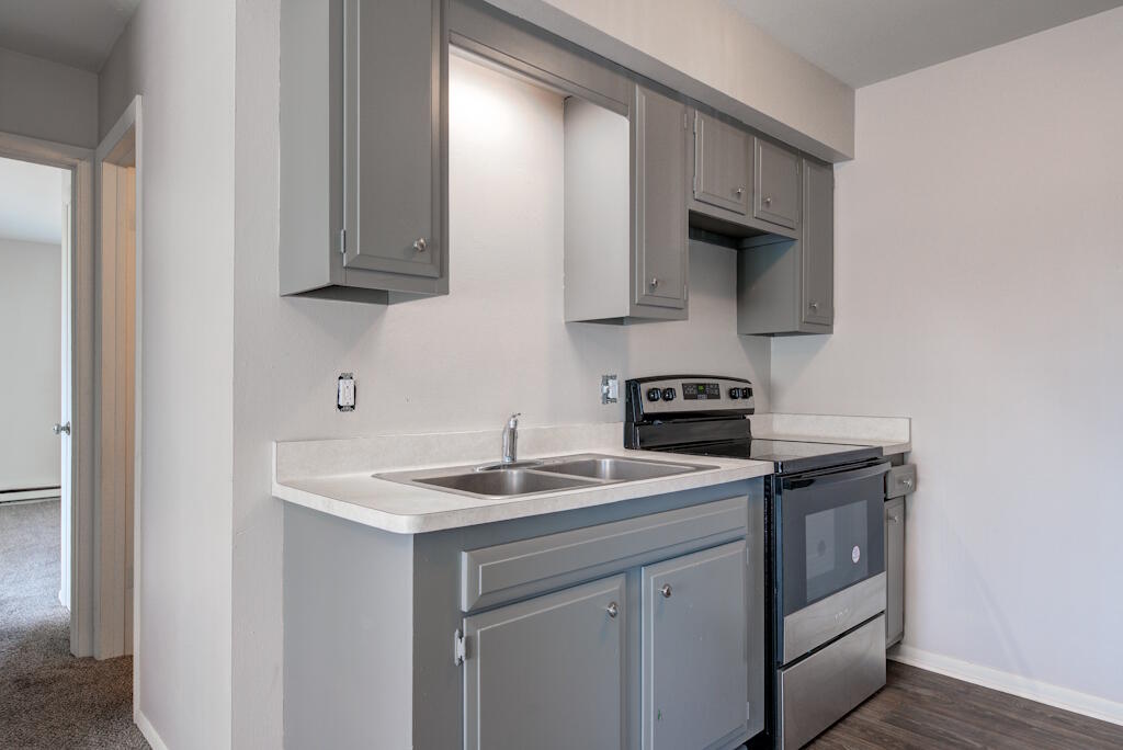 305 Maple Avenue, Unit 8 Waukesha, WI 53186 - Photo 6 of 14 kitchen