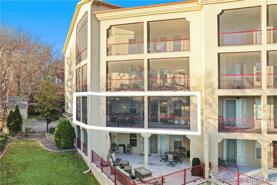 3168 Twin Rivers Point, Unit 2E Camdenton, MO 65020 - Photo 42 of 52 Being an end unit offers an extra bit of privacy a