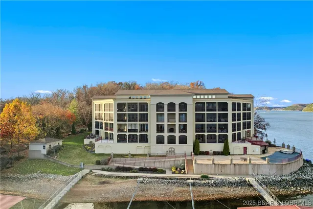 $599,900 | 3168 Twin Rivers Point, Unit 2E, Camdenton, MO 65020