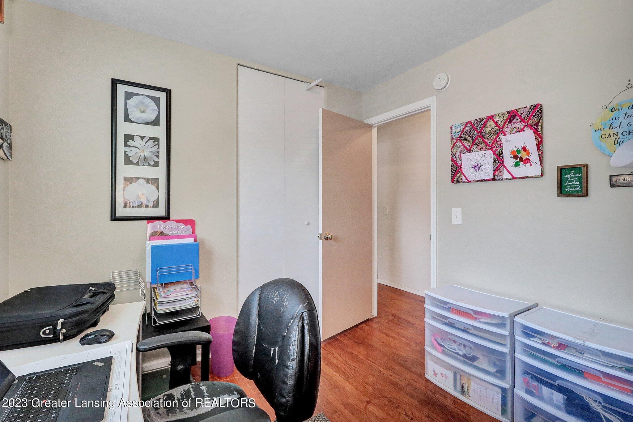 2818 Chatham Road Lansing, MI 48910 - Photo 15 of 27 Bedroom/Office