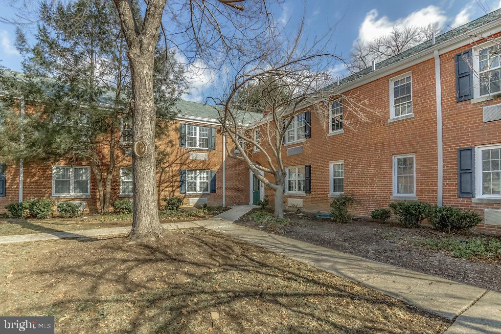 3311 Commonwealth Avenue, Unit E Alexandria, VA 22305 - Photo 2 of 31 a building view with a outdoor space