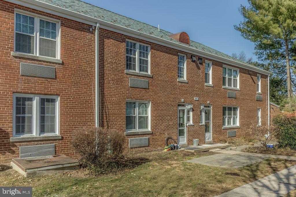 3311 Commonwealth Avenue, Unit E Alexandria, VA 22305 - Photo 26 of 31 a front view of a house with a yard
