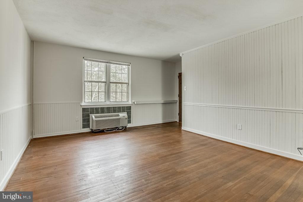3311 Commonwealth Avenue, Unit E Alexandria, VA 22305 - Photo 8 of 31 an empty room with wooden floor and windows