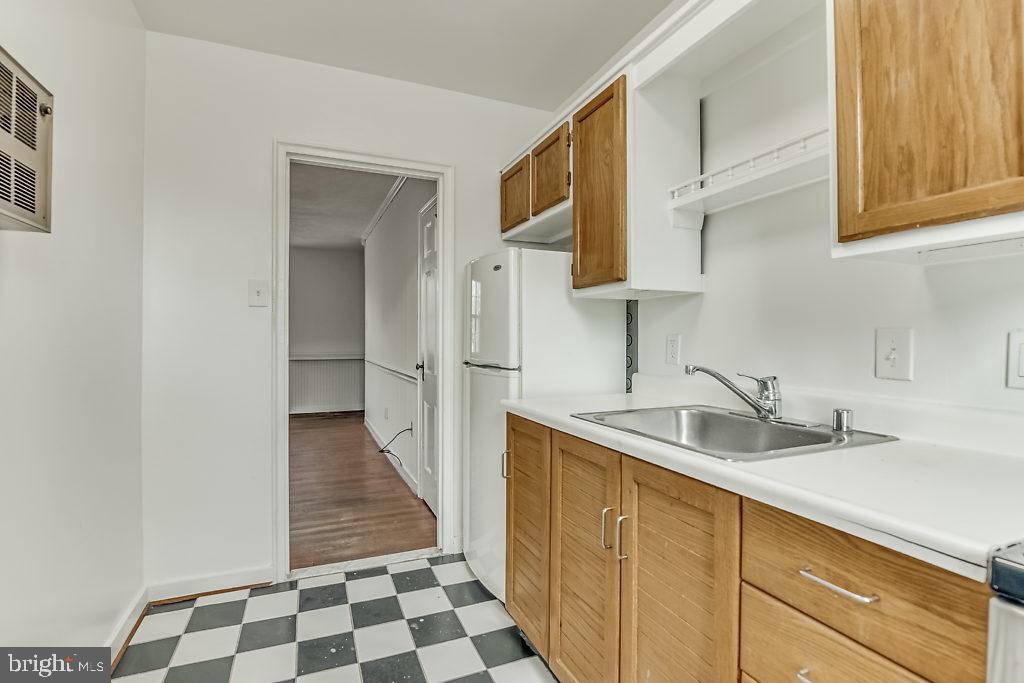 3311 Commonwealth Avenue, Unit E Alexandria, VA 22305 - Photo 10 of 31 a kitchen with sink and cabinets