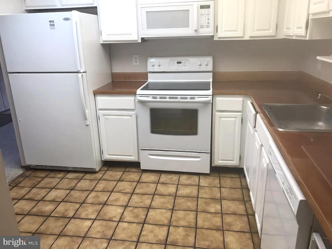 10024 Stedwick Road, Unit 304 Gaithersburg, MD 20886 - Photo 2 of 9 Kitchen