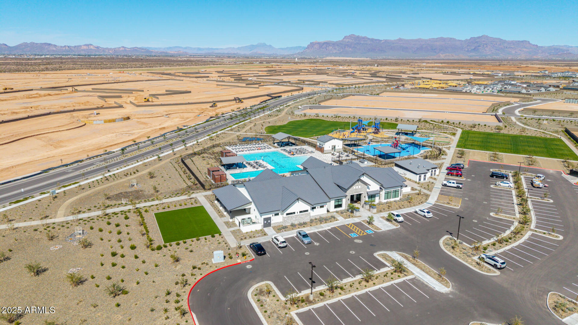 2475 West Spaulding Avenue Apache Junction, AZ 85120 - Photo 45 of 58 a view of an ocean and a ocean