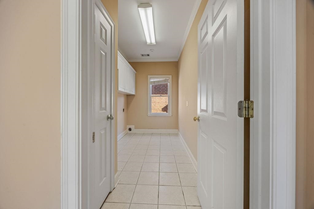 8009 Fox Fern Road Germantown, TN 38138 - Photo 23 of 40 a view of a hallway with a room