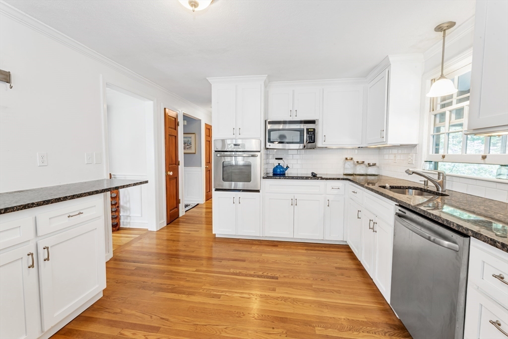 4 Old Wood Road Framingham, MA 01701 - Photo 10 of 39