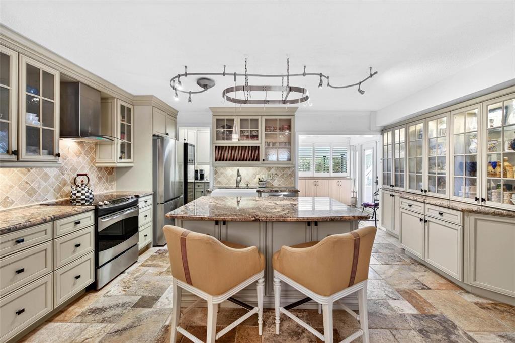1065 Eden Isle Boulevard Northeast, Unit 2 St. Petersburg, FL 33704 - Photo 7 of 31