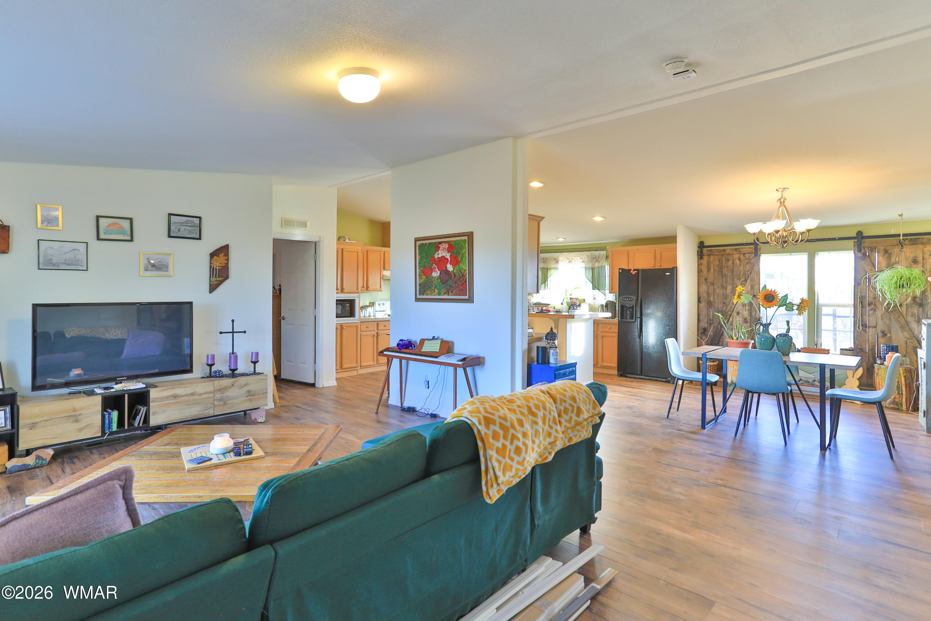 4402 McLaws Road Holbrook, AZ 86025 - Photo 5 of 46 Living Room (2)