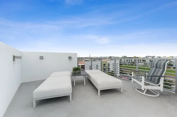 $7,500 | 111 Southeast 1st Avenue, Unit PH510, Delray Beach, FL 33444