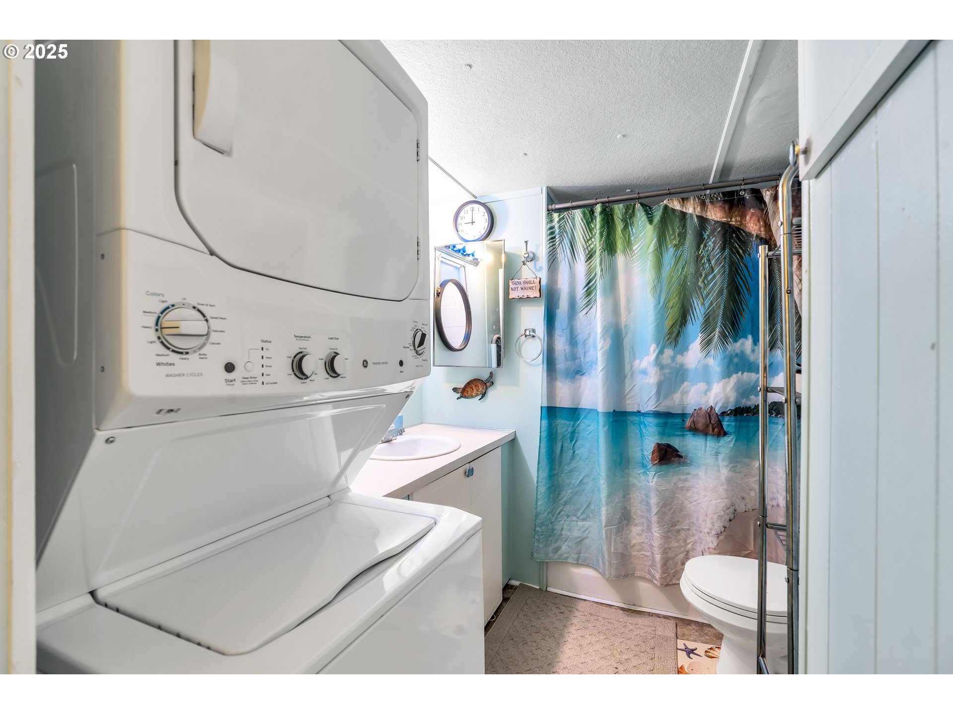 23 3364 Sunnyview Road Salem, OR 97301 - Photo 11 of 22 a bathroom with a sink toilet and shower
