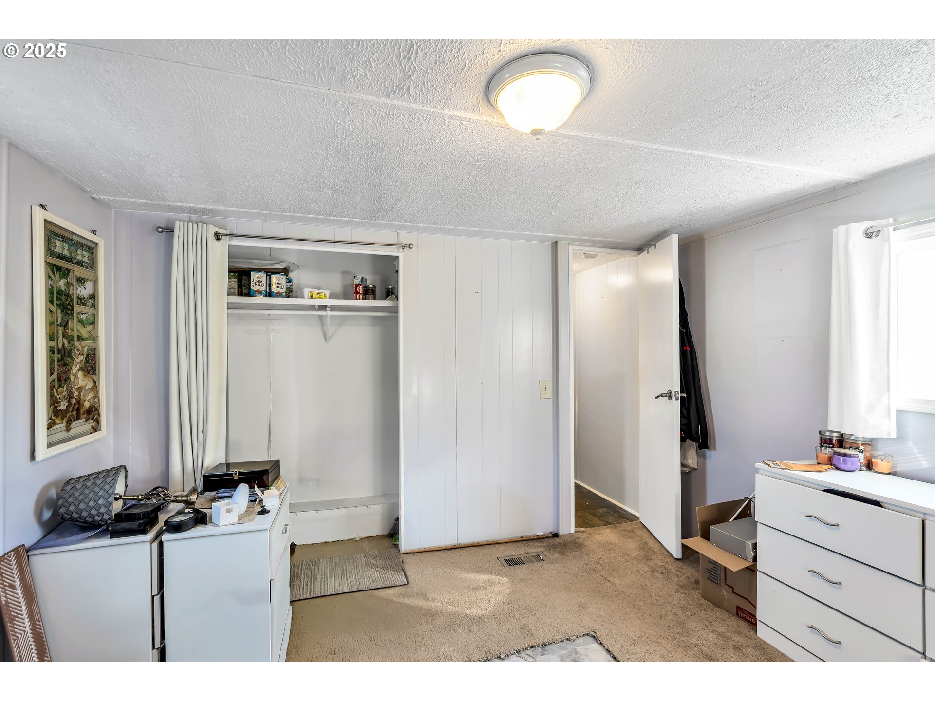 23 3364 Sunnyview Road Salem, OR 97301 - Photo 15 of 22 a view of a living room