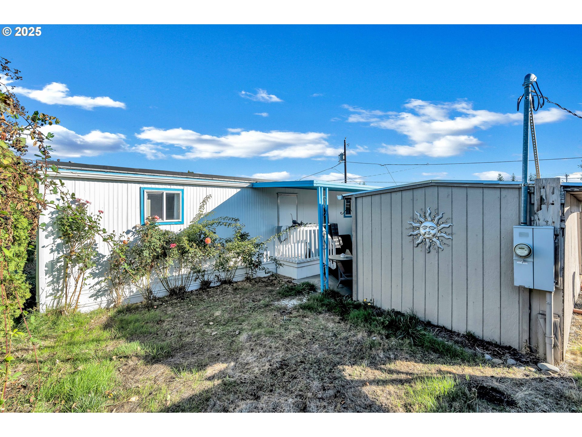 23 3364 Sunnyview Road Salem, OR 97301 - Photo 18 of 22 a view of a house with backyard and garden
