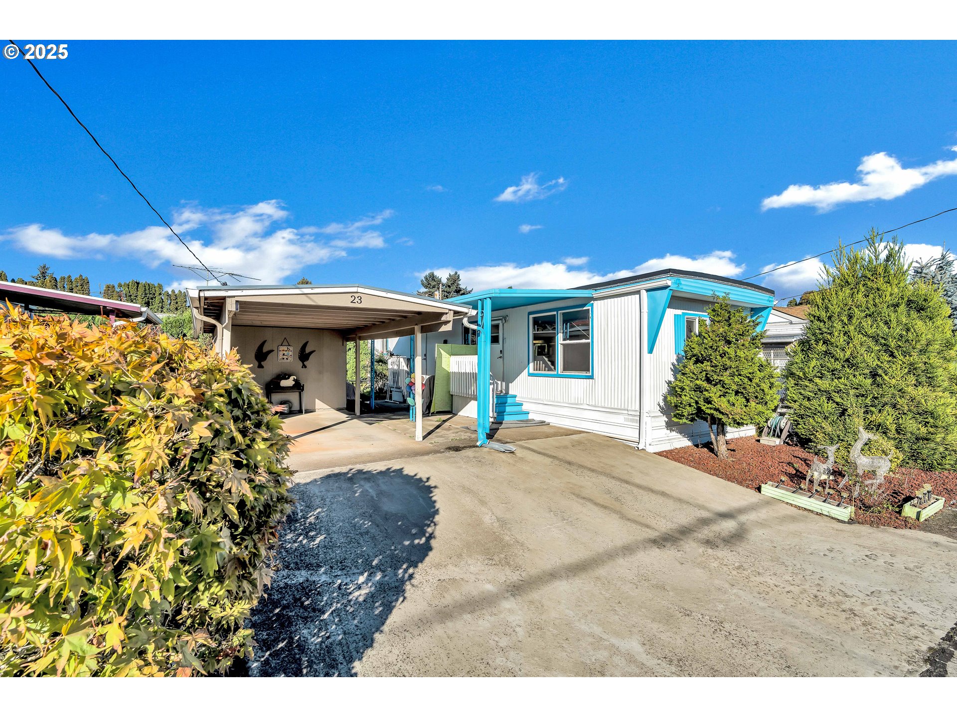 23 3364 Sunnyview Road Salem, OR 97301 - Photo 3 of 22 a view of a house with a yard and potted plants