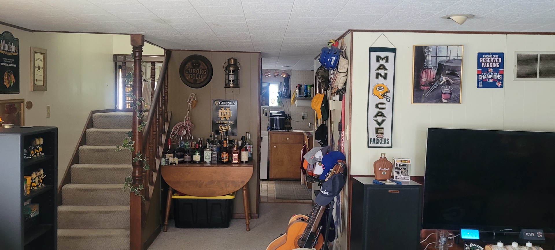 401 Woodbine Road Cary, IL 60013 - Photo 13 of 19 a very nice looking room with many windows