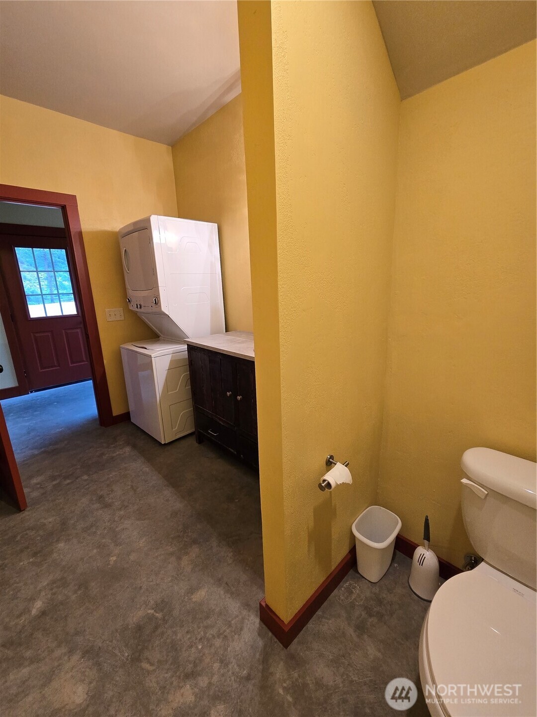 23 Allemandi Road Loomis, WA 98827 - Photo 23 of 23 a bathroom with a toilet and a sink