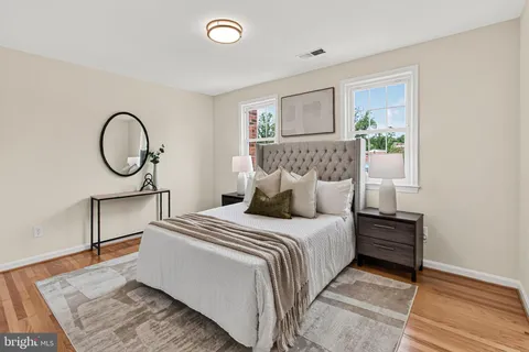 $850,000 | 19 South Abingdon Street, Arlington, VA 22204