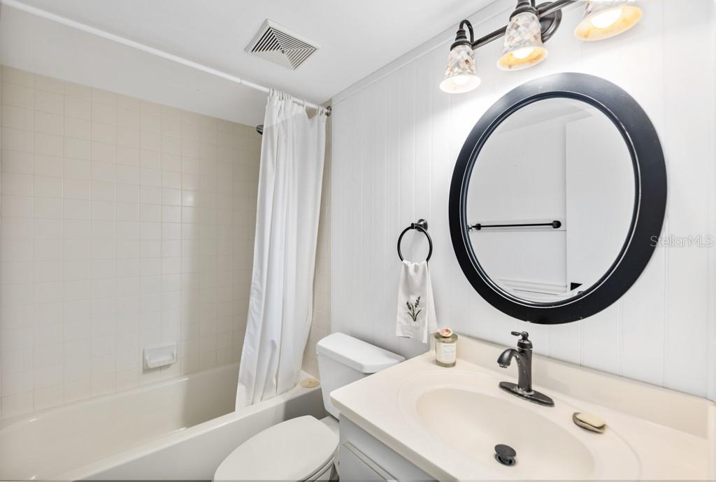 1711 Pelican Cove Road, Unit 443 Sarasota, FL 34231 - Photo 19 of 37