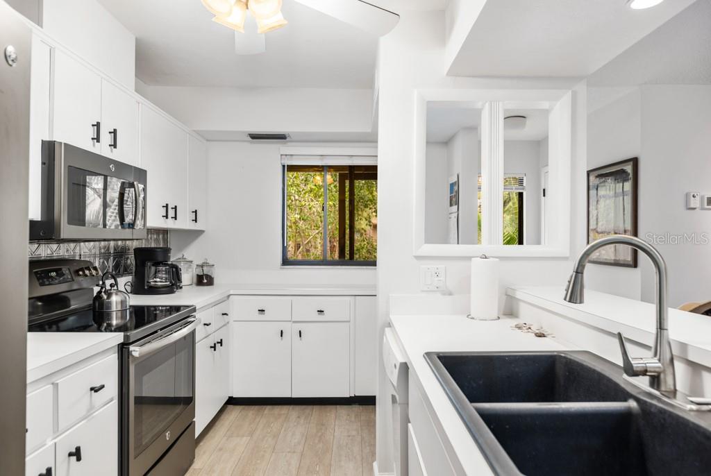 1711 Pelican Cove Road, Unit 443 Sarasota, FL 34231 - Photo 9 of 37