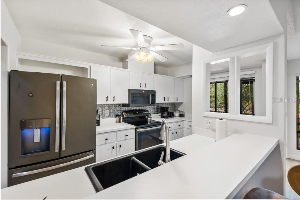 1711 Pelican Cove Road, Unit 443 Sarasota, FL 34231 - Photo 10 of 37