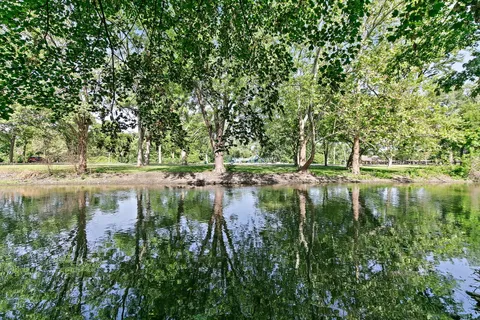 $400,000 | 30 South Grant Street, North Aurora, IL 60542