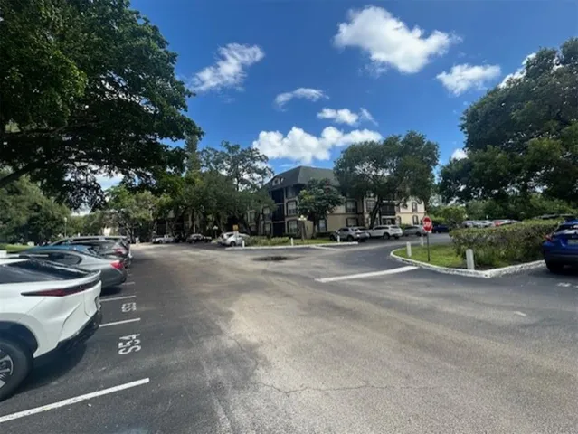 a view of a tennis court