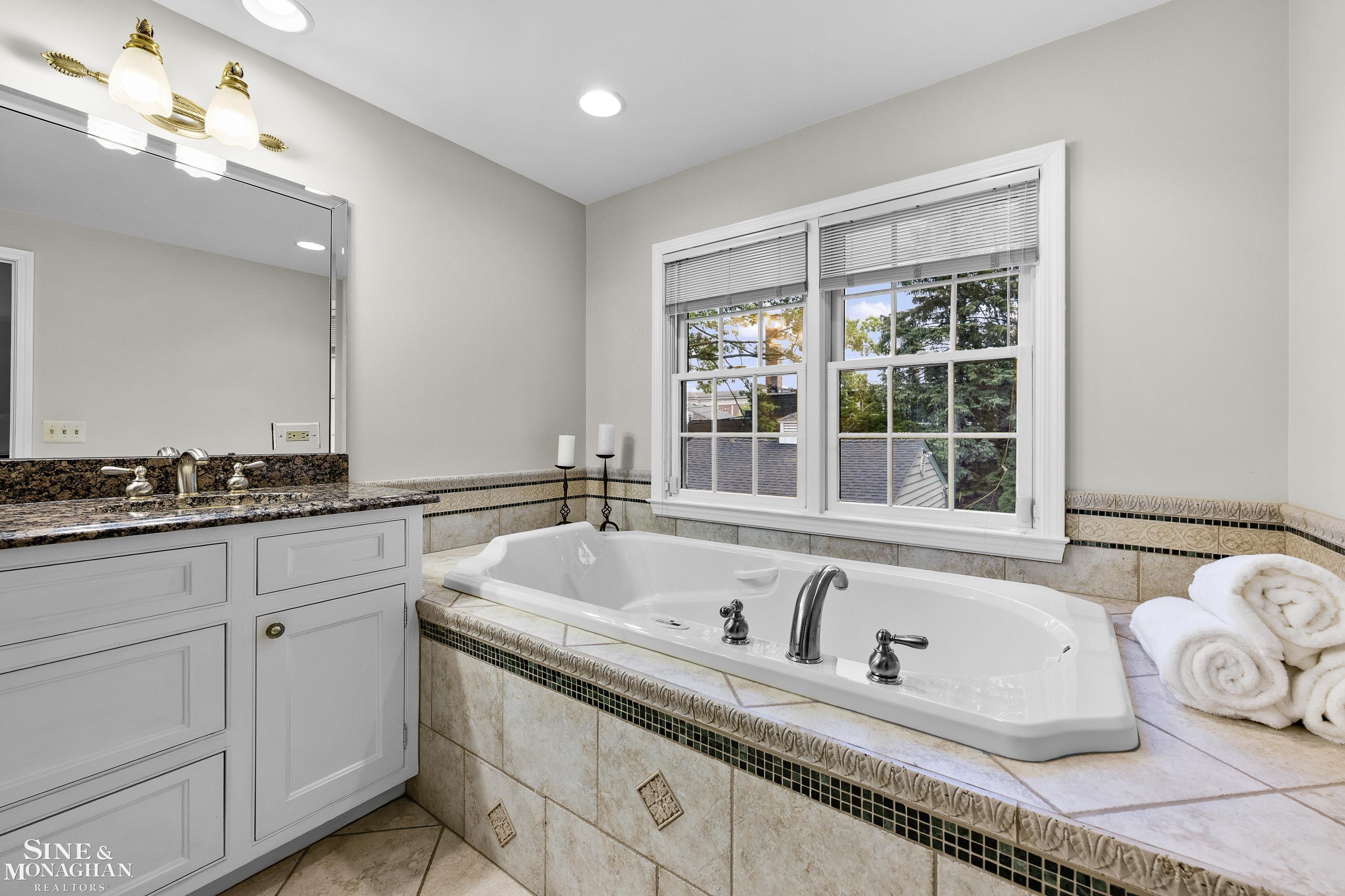 388 Lincoln Road Grosse Pointe, MI 48230 - Photo 33 of 57 50179331-3fd73b2a-cb73-44ec-a679-b0291489ac70.JPG