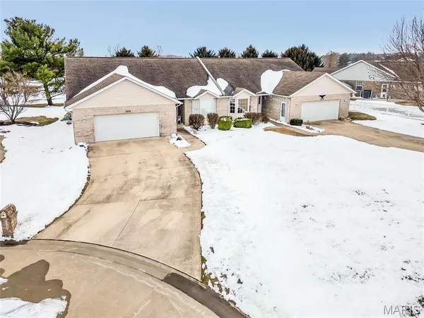 $320,000 | 102 Eagle Court, Waterloo, IL 62298