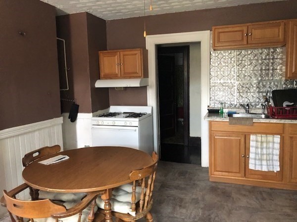 88 Oak Grove Avenue Springfield, MA 01109 - Photo 12 of 26