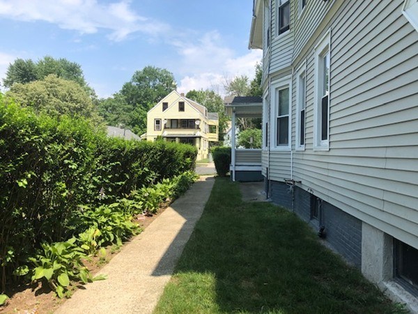 88 Oak Grove Avenue Springfield, MA 01109 - Photo 4 of 26